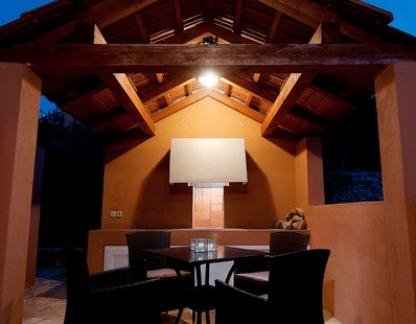 Apartman Maestral, privatni smeštaj u mestu Sutivan, Hrvatska - Fireplace