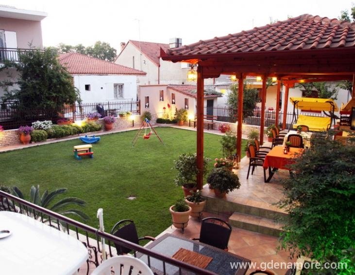 Vaya Apartments garden
