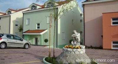 APARTMAN KELVISER, privatni smeštaj u mestu Promajna, Hrvatska