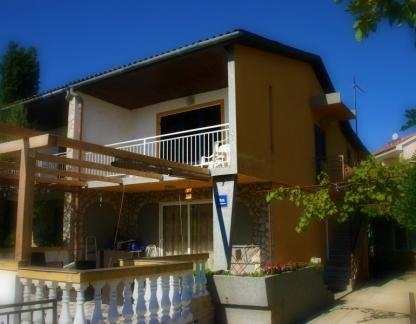 Apartmani Adrian, privatni smeštaj u mestu Krk, Hrvatska - Apartmani Adrian