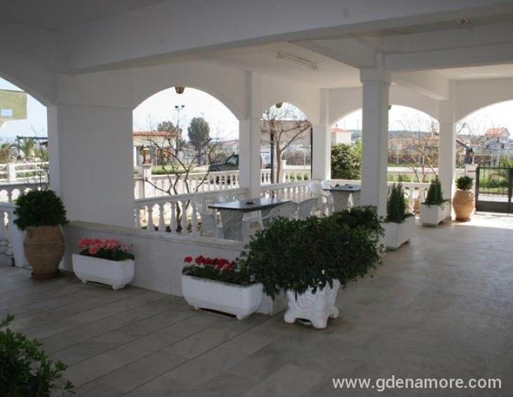 Ground floor in Dionisos 4 apartments