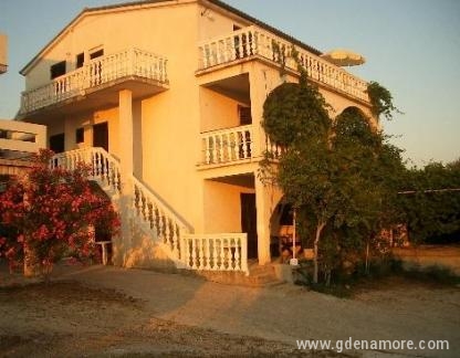 Apartments Nena, privatni smeštaj u mestu Novalja, Hrvatska - house exterior