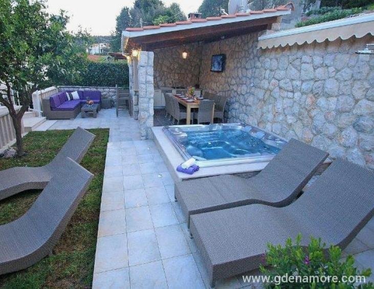 Longue pool terasse