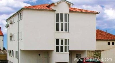 Apartmani Jadranka, privatni smeštaj u mestu Pakoštane, Hrvatska