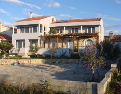 Apartmani Pe&scaron;a, privatni smeštaj u mestu Zaton, Hrvatska