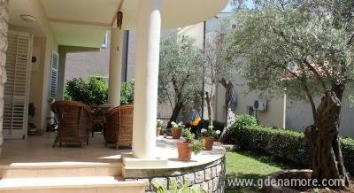 Apartmani Srzentic, privatni smeštaj u mestu Petrovac, Crna Gora