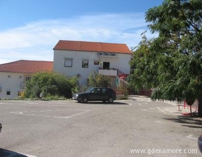 Appartamenti e camere Ćurin, alloggi privati a Hvar, Croazia