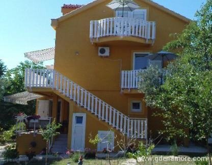 apartamentos t.g.&scaron;lat, alojamiento privado en Kru&scaron;evo, Croacia