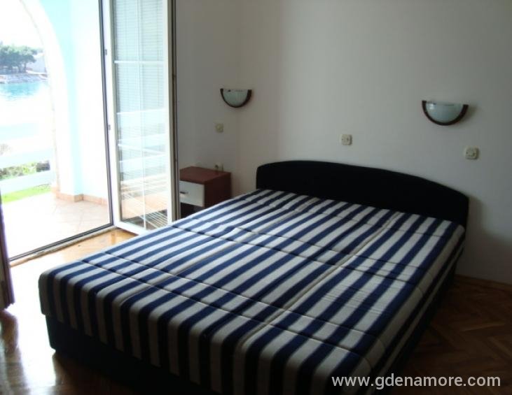 Private accommodation Apartments wiht pool Novalja