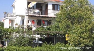Appartments VIKTOR, privatni smeštaj u mestu Rogoznica, Hrvatska