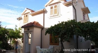 Apartman Petra , privatni smeštaj u mestu Brač, Hrvatska