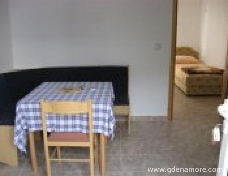 trokrevetni apartmani poseduju iste trpezarije