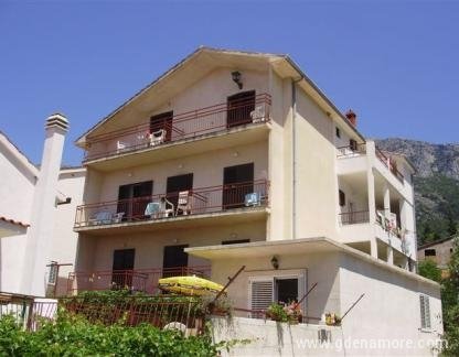 Apartmani Bartulović, privatni smeštaj u mestu Gradac, Hrvatska - Pročelje apartmana