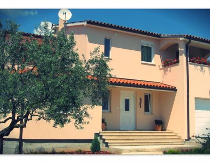 Apartmani Irena, privatni smeštaj u mestu Fažana, Hrvatska - Slika kuće u kojoj se nalaze apartmani